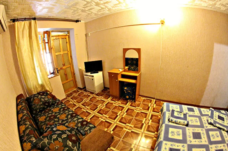 Продается 4 домовладения на одном большом участке в Крыму 4