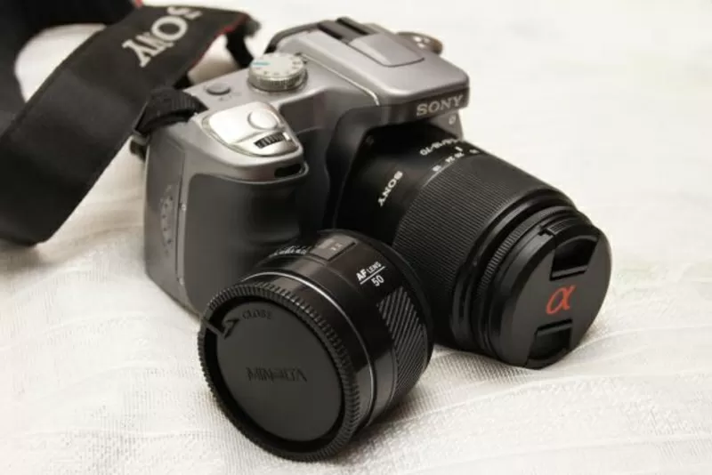 Продам зеркальный фотоаппарат SONY A100kit объектив MINOLTA 1, 4; 